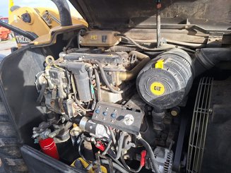 Chariot télescopique agricole Caterpillar TH220B - 4