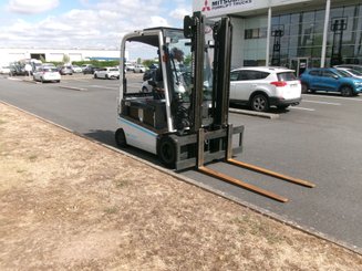 Chariot élévateur électrique UniCarriers QX2-30 - 2