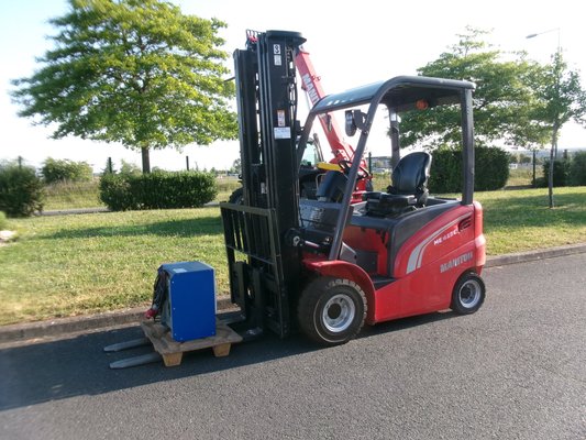 Chariot élévateur électrique Manitou ME425C - 1