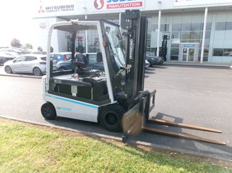 Chariot élévateur électrique UniCarriers QX2-30 - 1