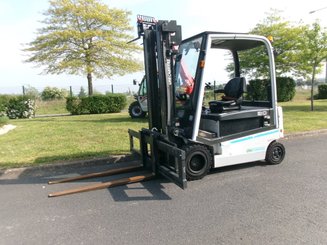 Chariot élévateur électrique UniCarriers QX2-30 - 1