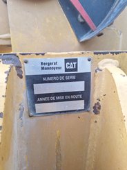 Chariot télescopique agricole Caterpillar TH220B - 3