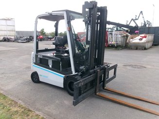 Chariot élévateur électrique UniCarriers QX2-30 - 1