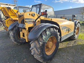 Chariot télescopique agricole Caterpillar TH220B - 6